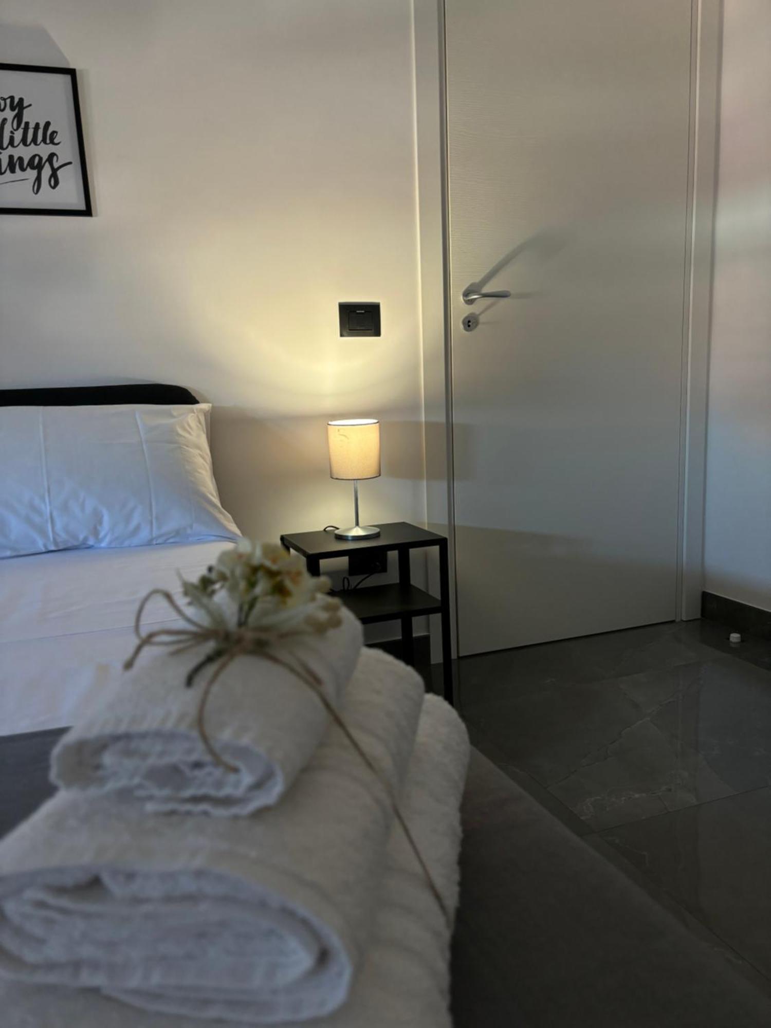 Louis Helen Apartment Неаполь Экстерьер фото