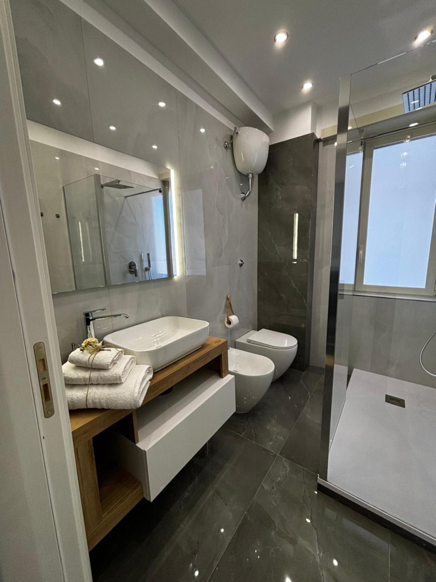 Louis Helen Apartment Неаполь Экстерьер фото
